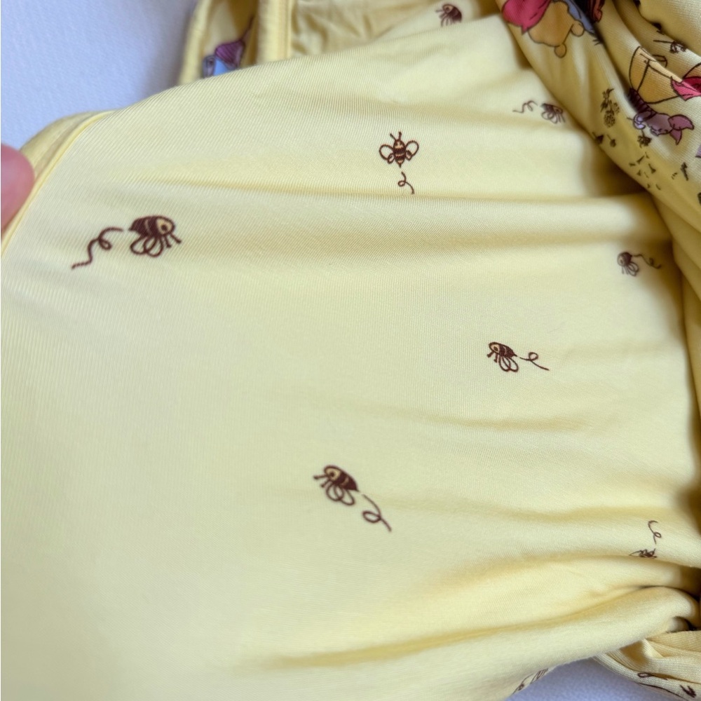 Little Sleepies Playtime with Pooh cloud blanket - Picture 3 of 4